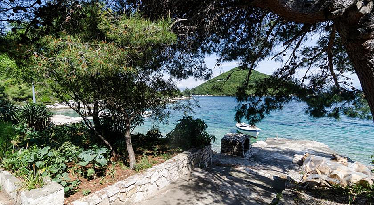 Comfortable and spacious apartment near beach Prožurska Luka, Mljet (A-617-a)