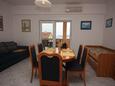 Dining room Drage, Dining room in the apartment, dostupna klima i WIFI.
