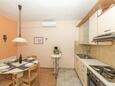Jídelna Turanj, Jídelna v ubytování typu apartment, s klimatizací a WiFi.
