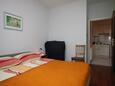 Turanj, Bedroom in the apartment, WiFi.