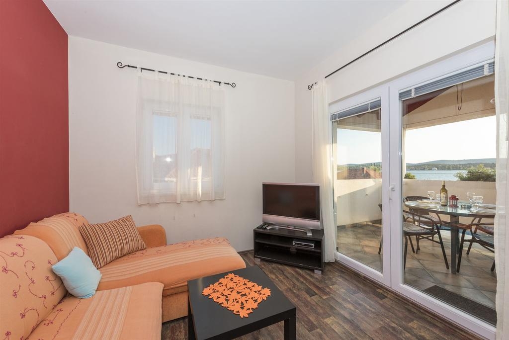 One bedroom apartment with terrace and sea view Turanj, Biograd (A-6177-c) One bedroom apartment with terrace and sea view Turanj, Biograd (A-6177-c)