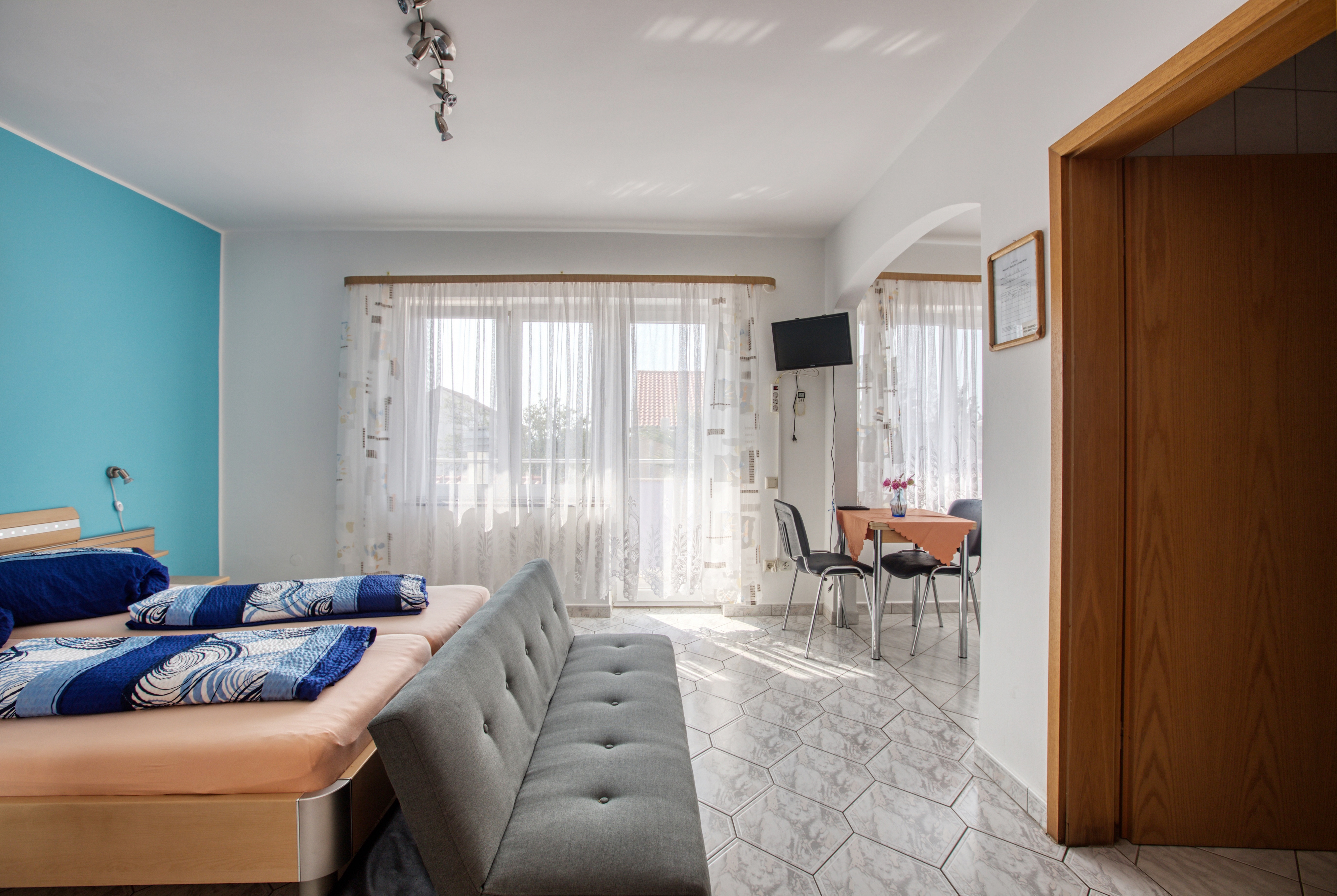 Studio flat with balcony Vodice (AS-6178-d) Studio flat with balcony Vodice (AS-6178-d)