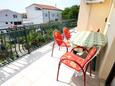 Vodice, Terrasse dans l’hébergement en type apartment, avec la vue sur la mer et WiFi.