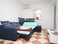 Vodice, Living room in the apartment, air condition available and WiFi.