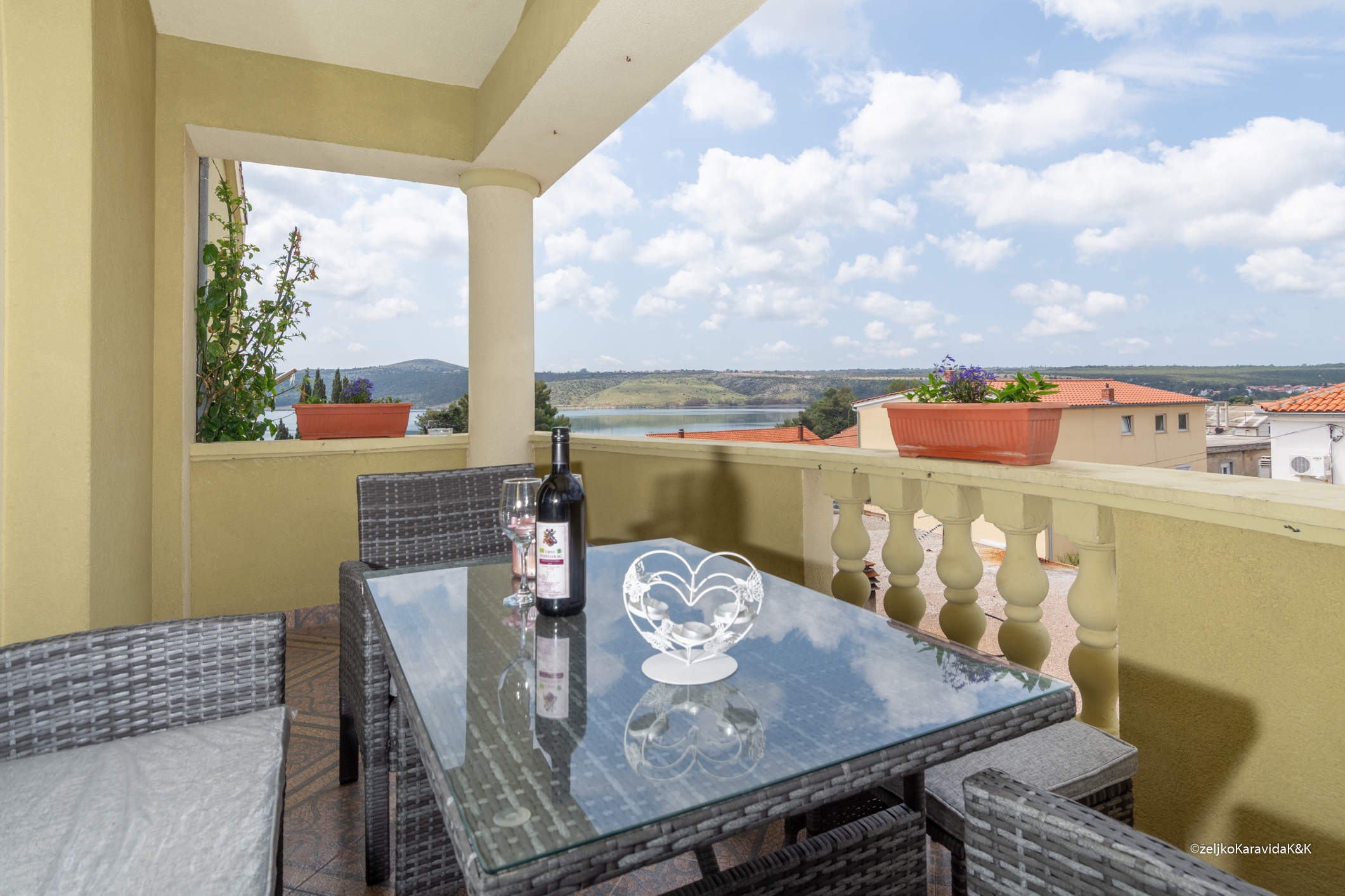 Three bedroom apartment with terrace and sea view Posedarje, Novigrad  A-a