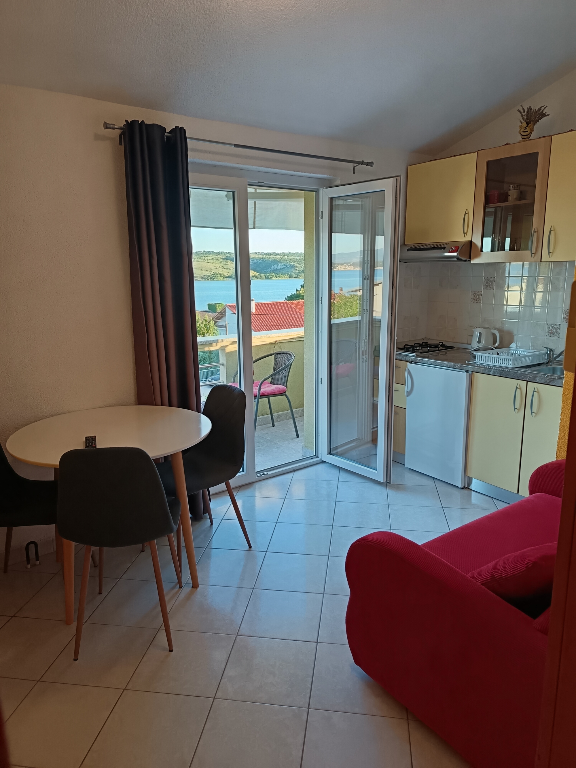 Jednosobni apartman s balkonom i pogledom na more Posedarje, Novigrad  A-b