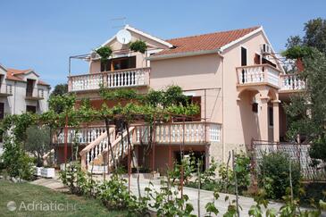 Turanj, Biograd, Объект 6197 - Апартаменты с песчаным пляжем.
