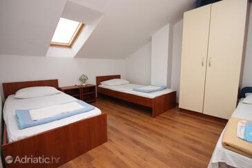 Bedroom Biograd na Moru, Bedroom in the room, dopusteni kucni ljubimci.
