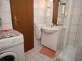 Privlaka, Bathroom in the studio-apartment, WiFi.