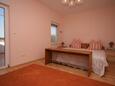 Спальня 1 Privlaka, Спальня 1 в размещении типа apartment, WiFi.