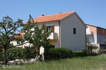 Turanj, Biograd, Object 6212 - Appartementen with pebble beach.