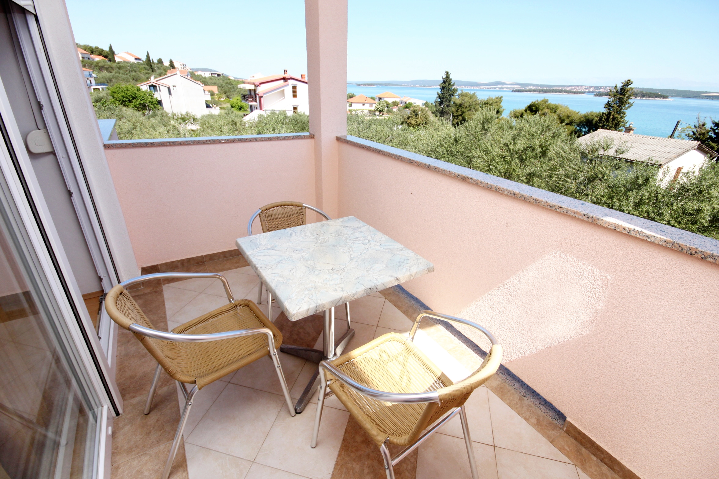 One bedroom apartment with terrace and sea view Tkon, Pašman (A-6215-b) One bedroom apartment with terrace and sea view Tkon, Pašman (A-6215-b)
