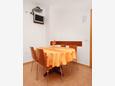 Tkon, Dining room in the apartment, air condition available and WiFi.