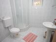 Tkon, Koupelna v ubytování typu studio-apartment, WiFi.