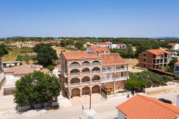 Biograd na Moru, Biograd, Hébergement 6219 - Appartements et chambres avec une plage de sables.