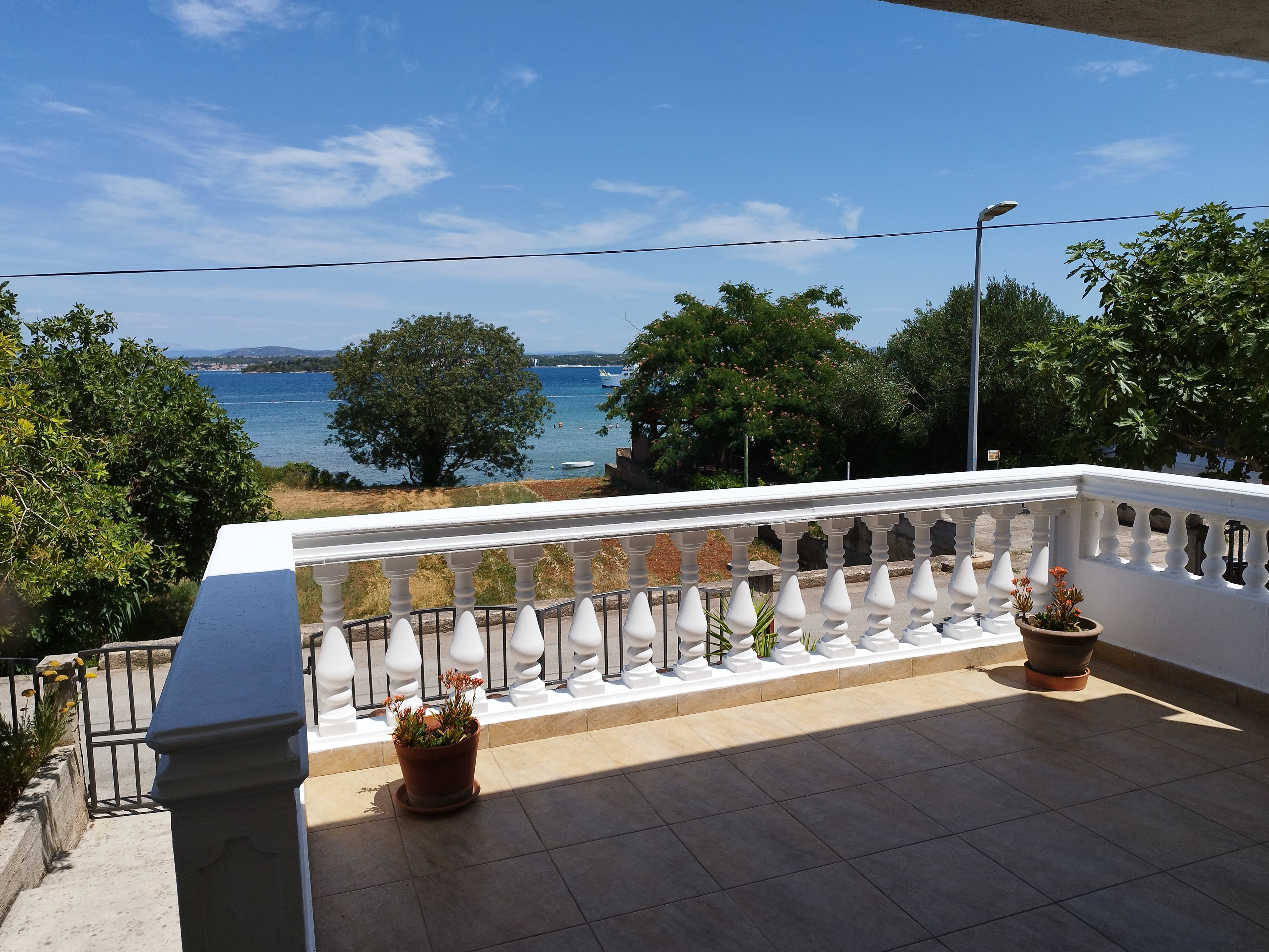 One bedroom apartment with terrace and sea view Tkon (Pašman) (A-6221-b)