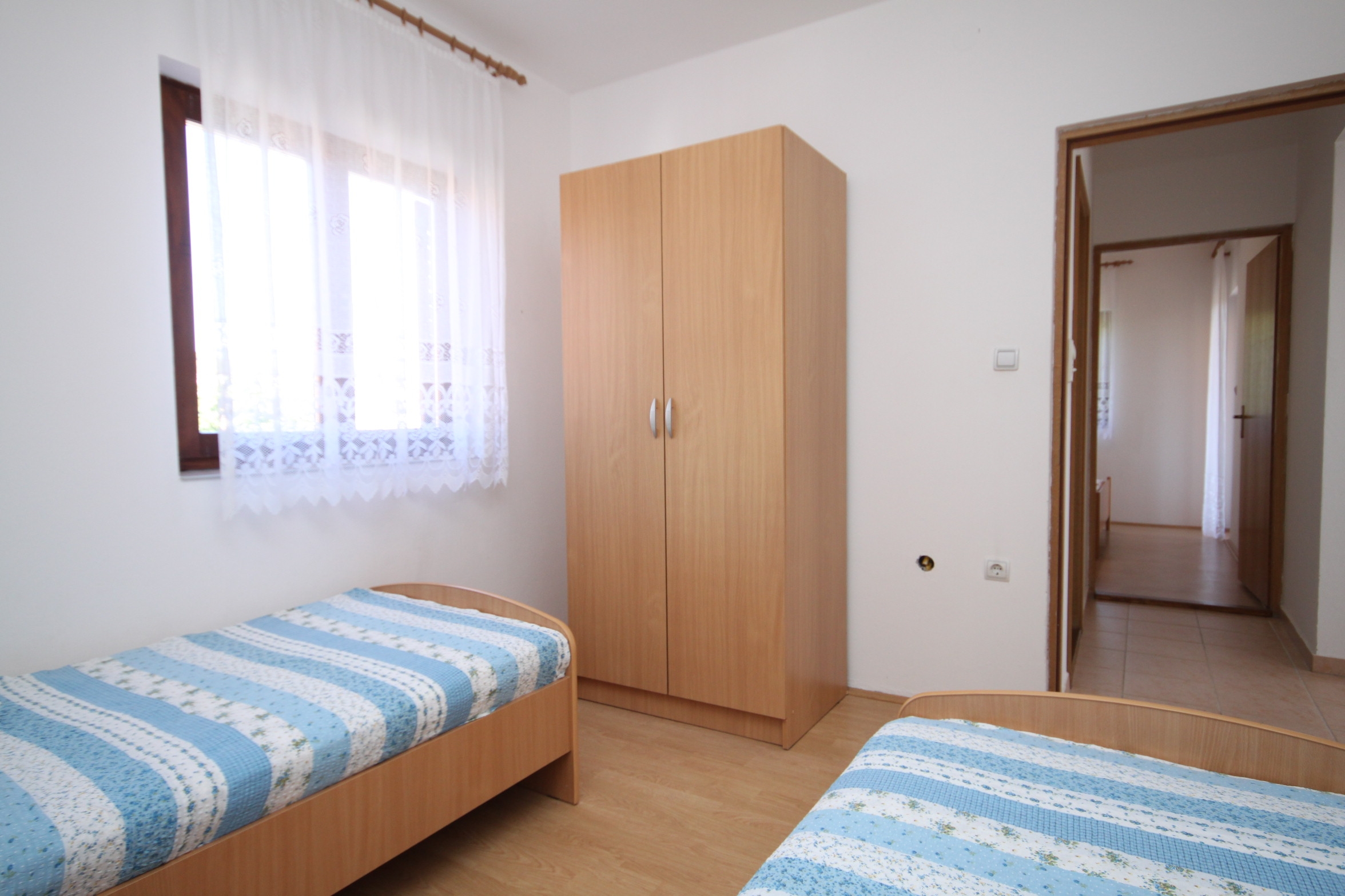 Dvosobni apartman s terasom i pogledom na more Tribunj, Vodice  A-a