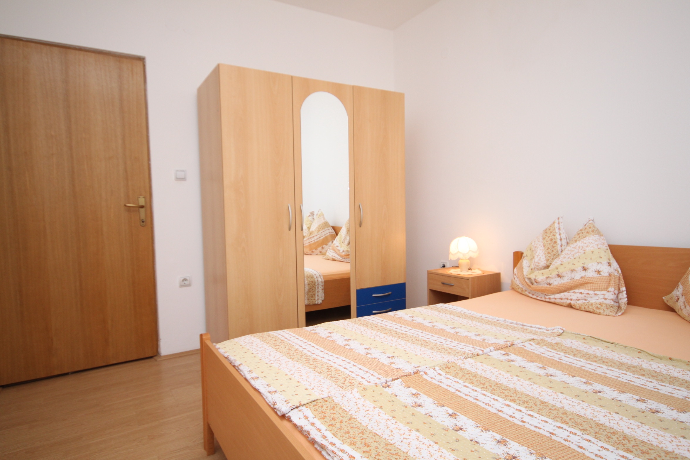 Dvosobni apartman s terasom i pogledom na more Tribunj, Vodice  A-a