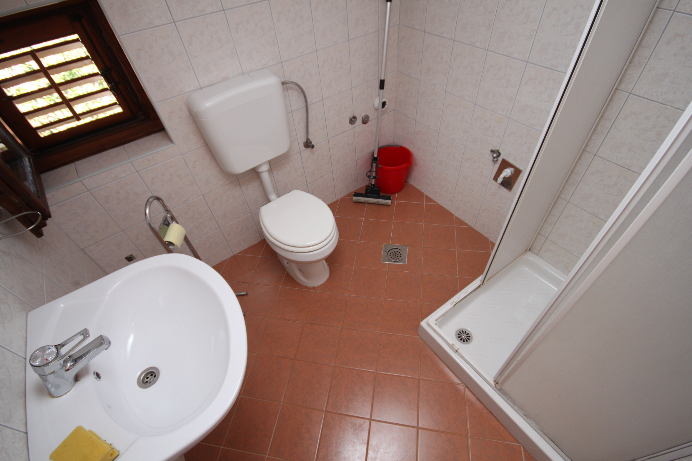 Dvosobni apartman s terasom i pogledom na more Tribunj, Vodice  A-b