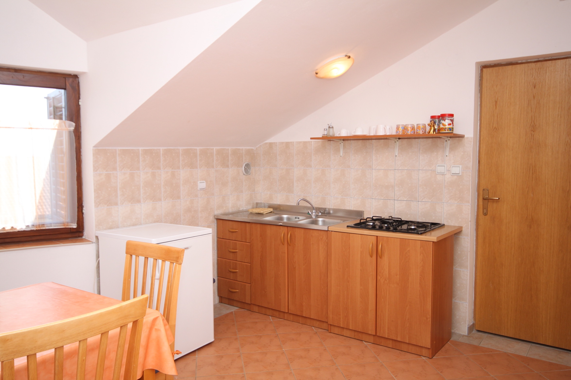 Dvosobni apartman s terasom i pogledom na more Tribunj, Vodice  A-b