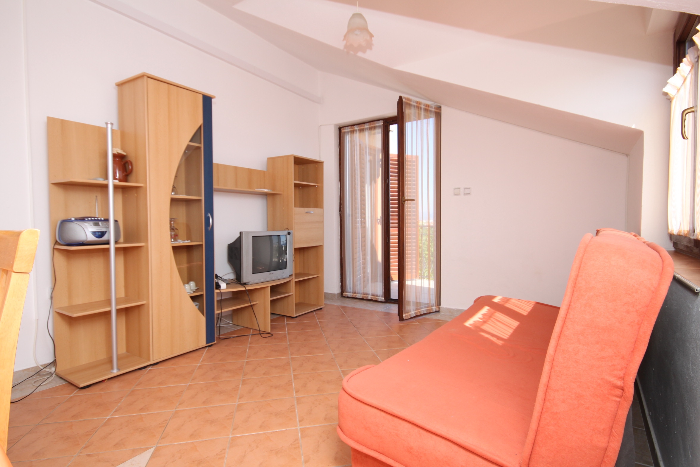 Dvosobni apartman s terasom i pogledom na more Tribunj, Vodice  A-b