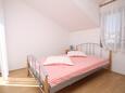 Ložnice Tribunj, Ložnice v ubytování typu apartment, domácí mazlíčci povoleni a WiFi.