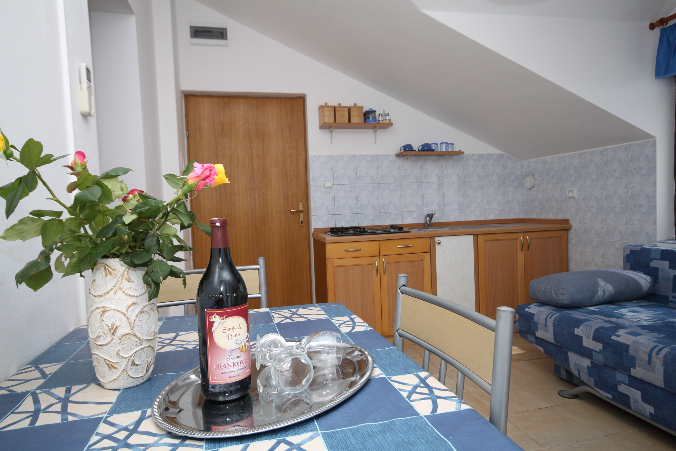 Jednosobni apartman s terasom i pogledom na more Tribunj, Vodice  A-c