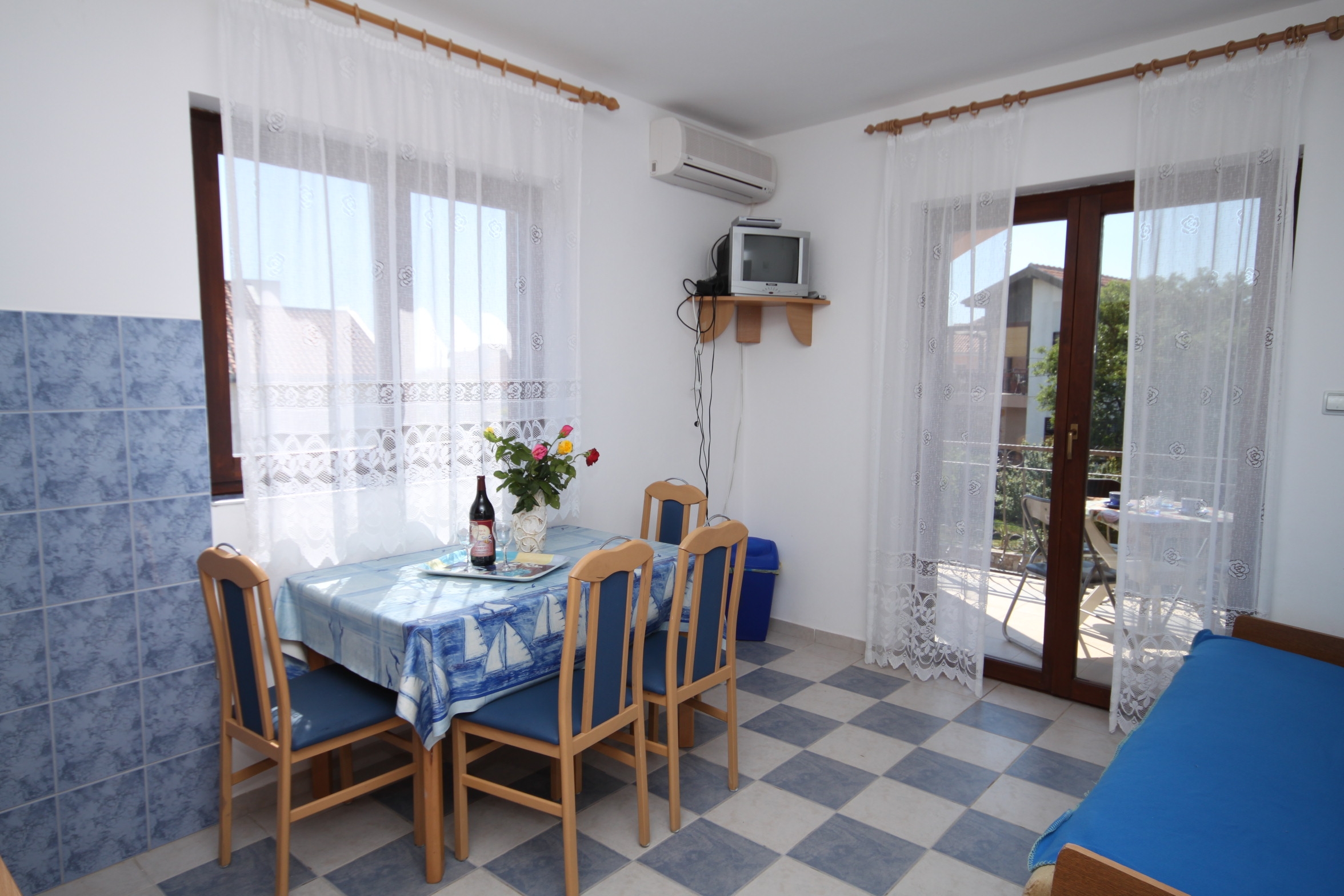 One bedroom apartment with terrace and sea view Tribunj (Vodice) (A-6223-d) One bedroom apartment with terrace and sea view Tribunj (Vodice) (A-6223-d)