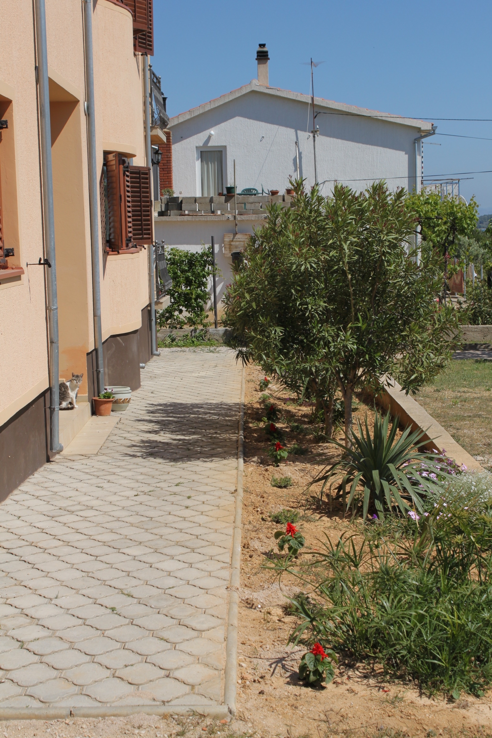 Dvosobni apartman s terasom i pogledom na more Tribunj, Vodice  A-b