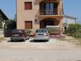 Tribunj, Vodice, Parkeerplaats 6223 - Appartementen with pebble beach.