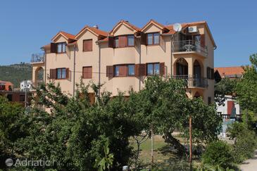 Tribunj, Vodice, Szálláshely 6223 - Apartmanok kavicsos stranddal.