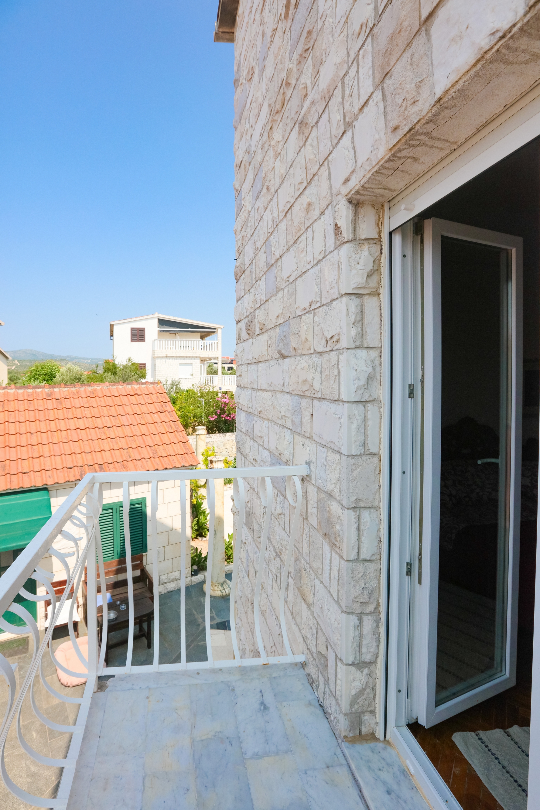 Comfortable and spacious house near beach Rogoznica  K