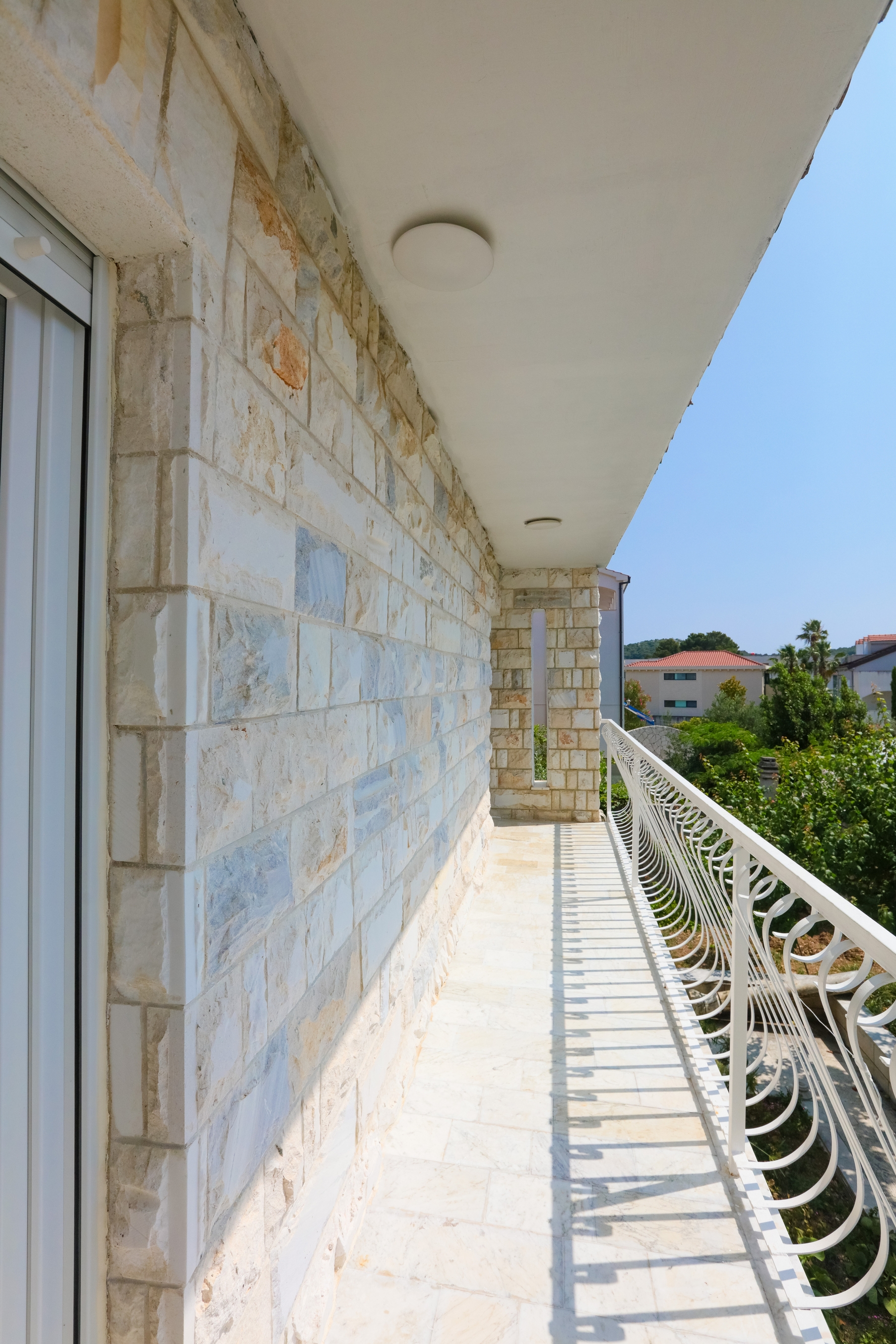 Comfortable and spacious house near beach Rogoznica  K