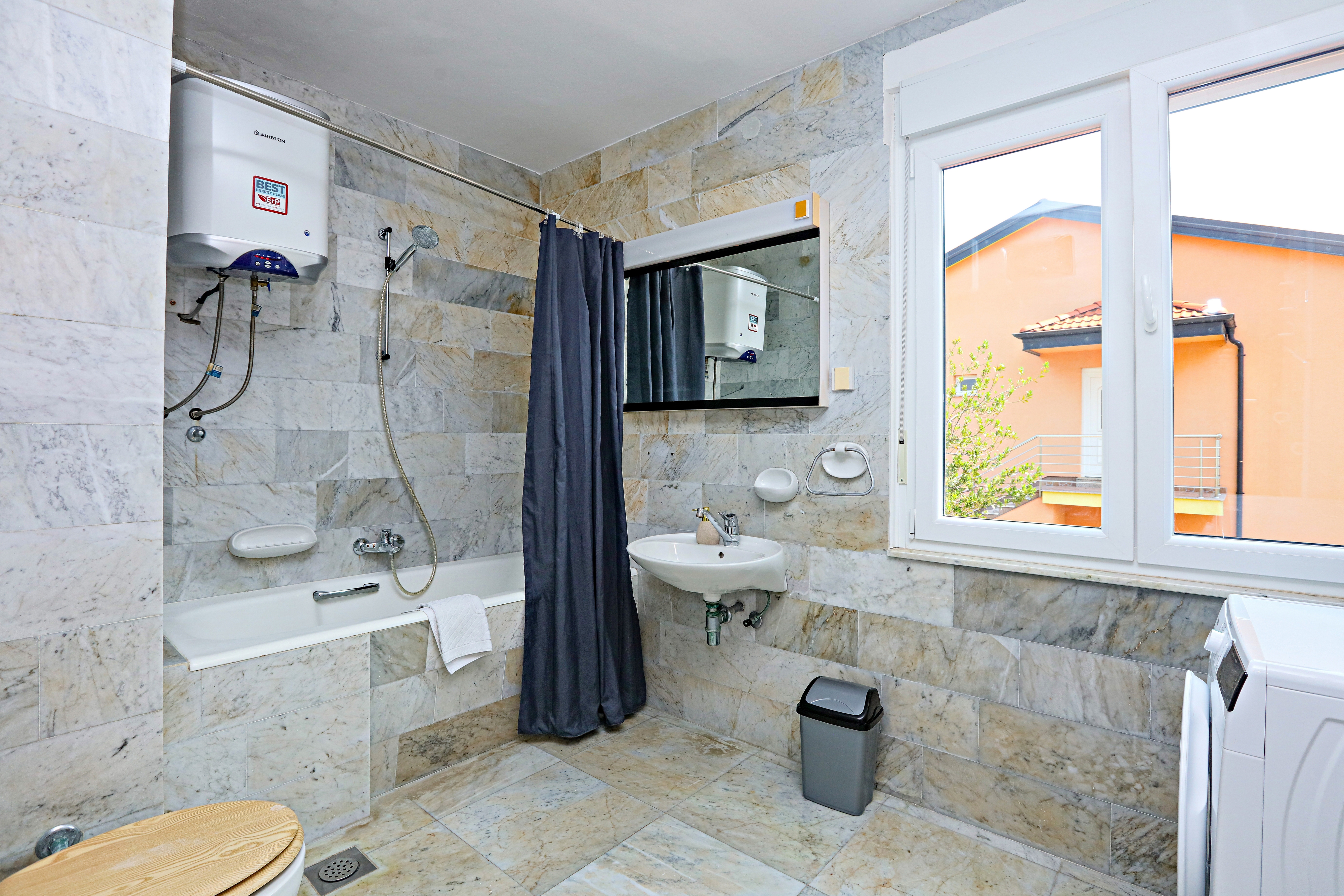 Comfortable and spacious house near beach Rogoznica  K
