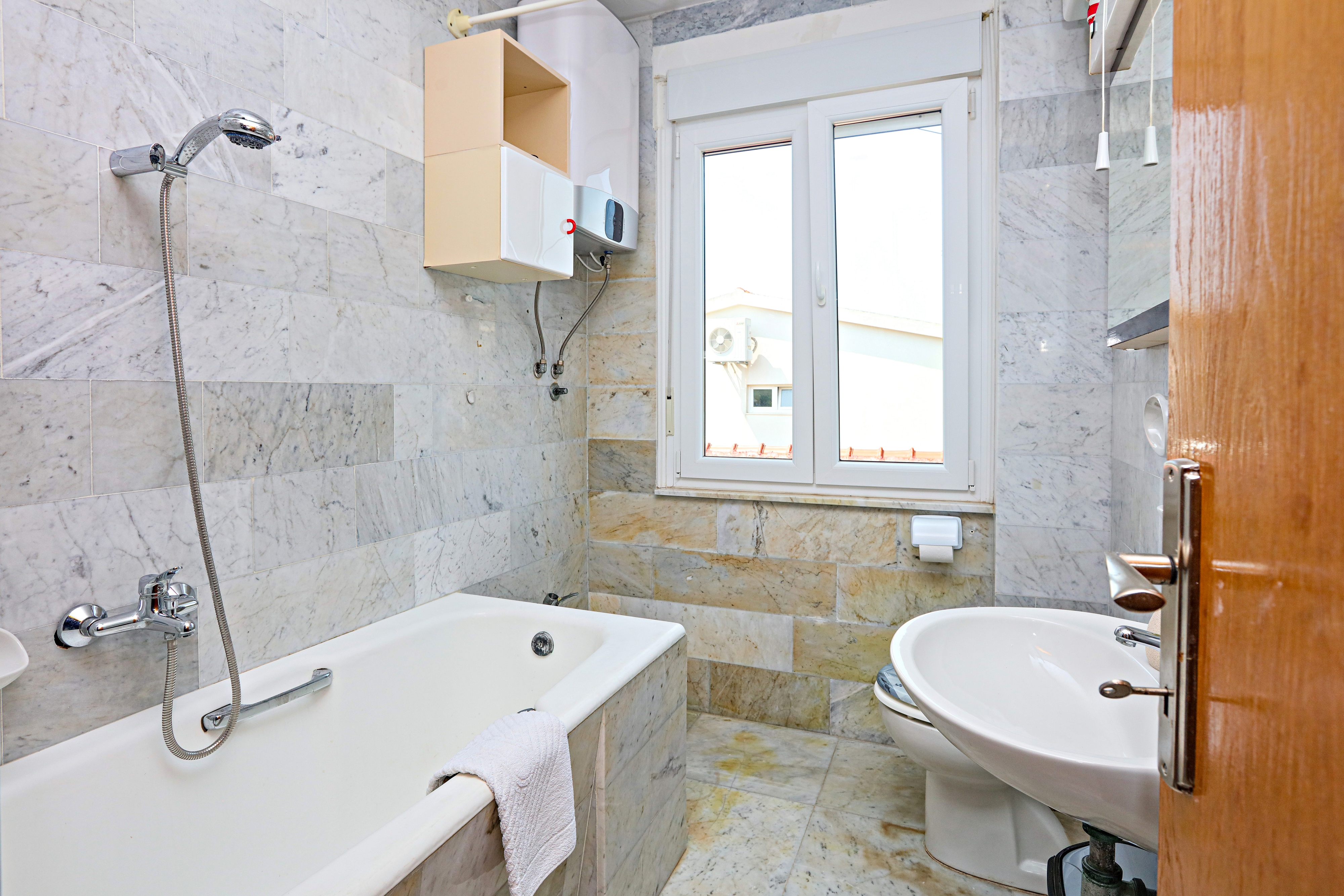 Comfortable and spacious house near beach Rogoznica  K