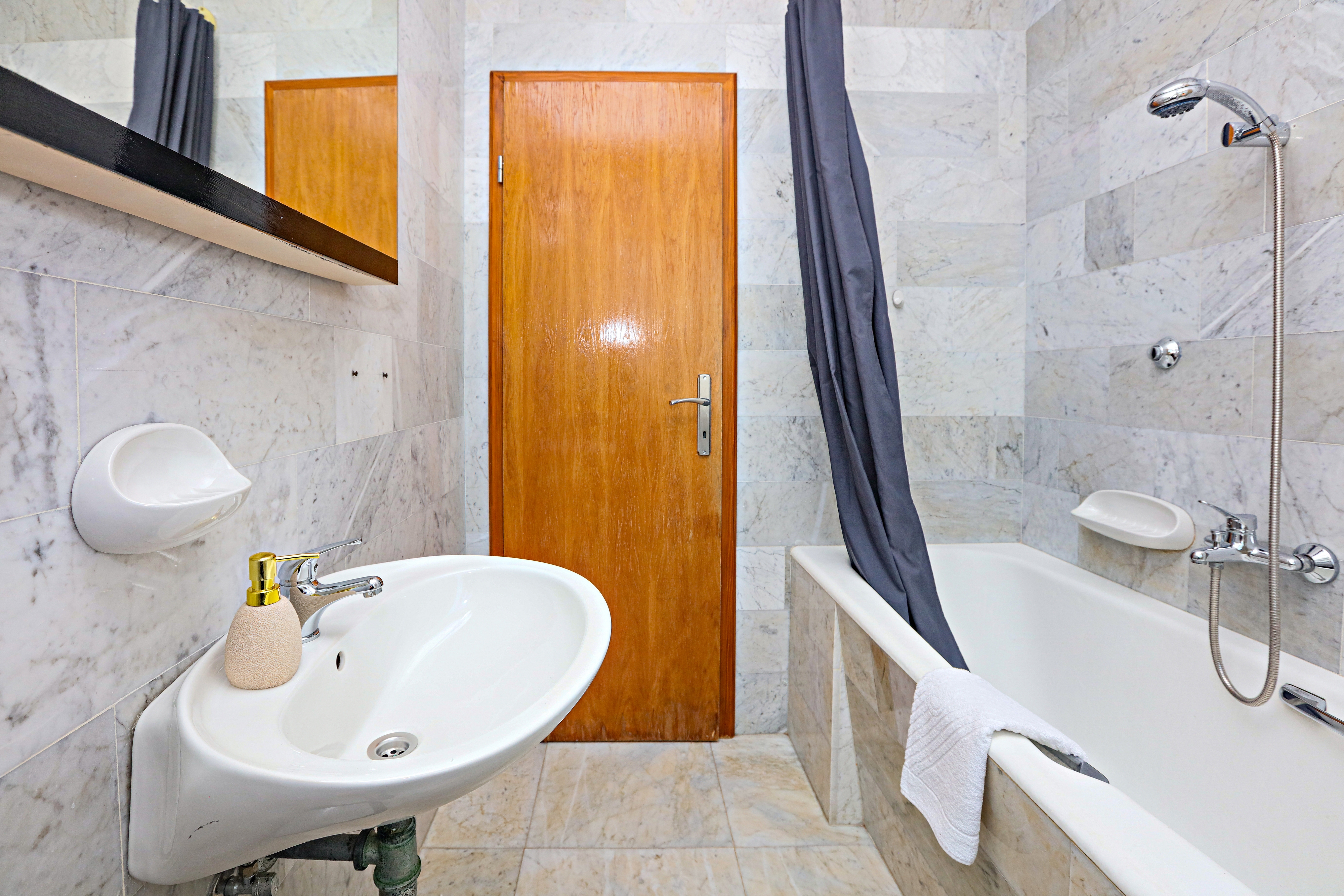 Comfortable and spacious house near beach Rogoznica  K