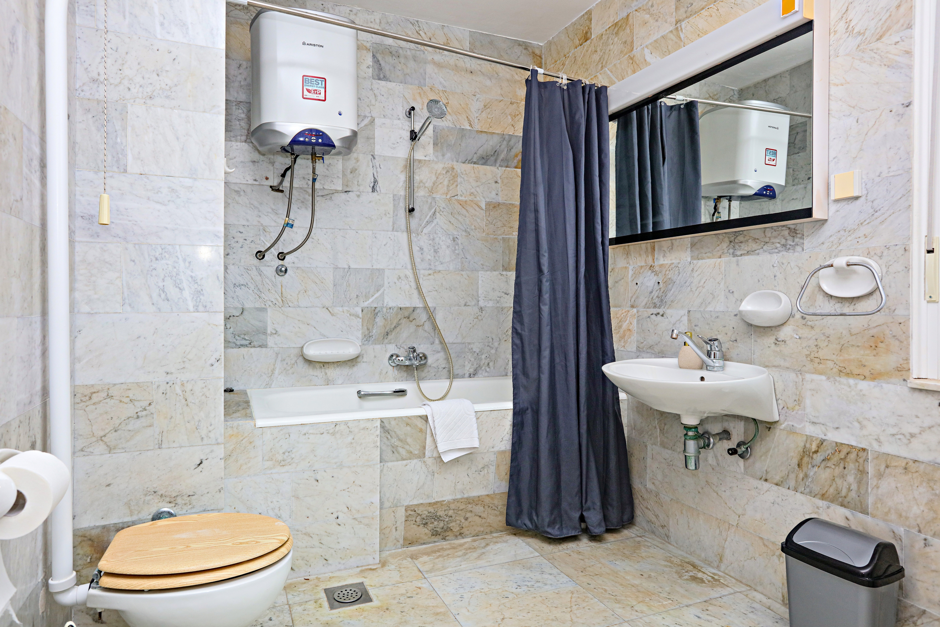 Comfortable and spacious house near beach Rogoznica  K