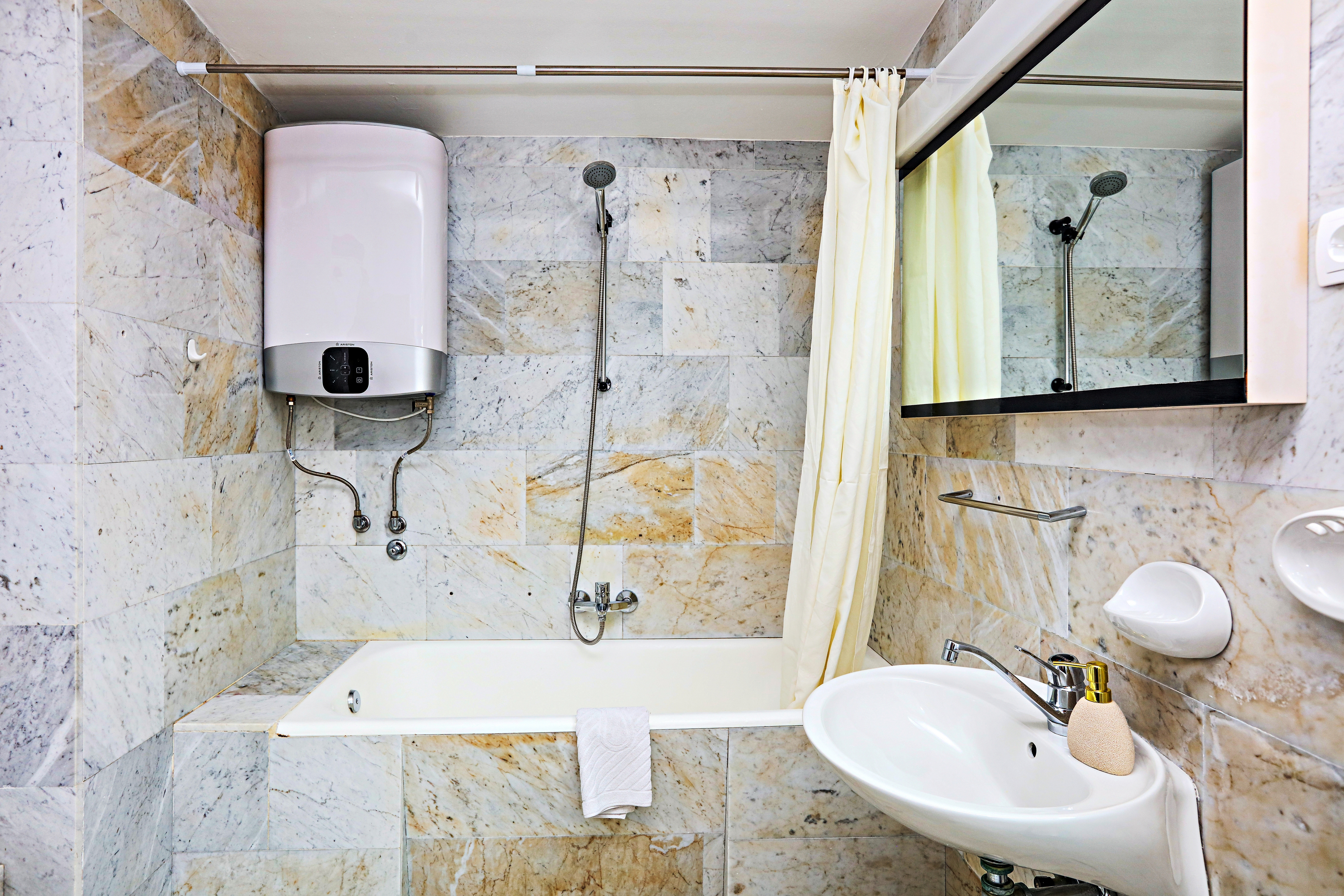 Comfortable and spacious house near beach Rogoznica  K