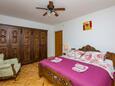 Спальня 1 Rogoznica, Спальня 1 в размещении типа house, WiFi.