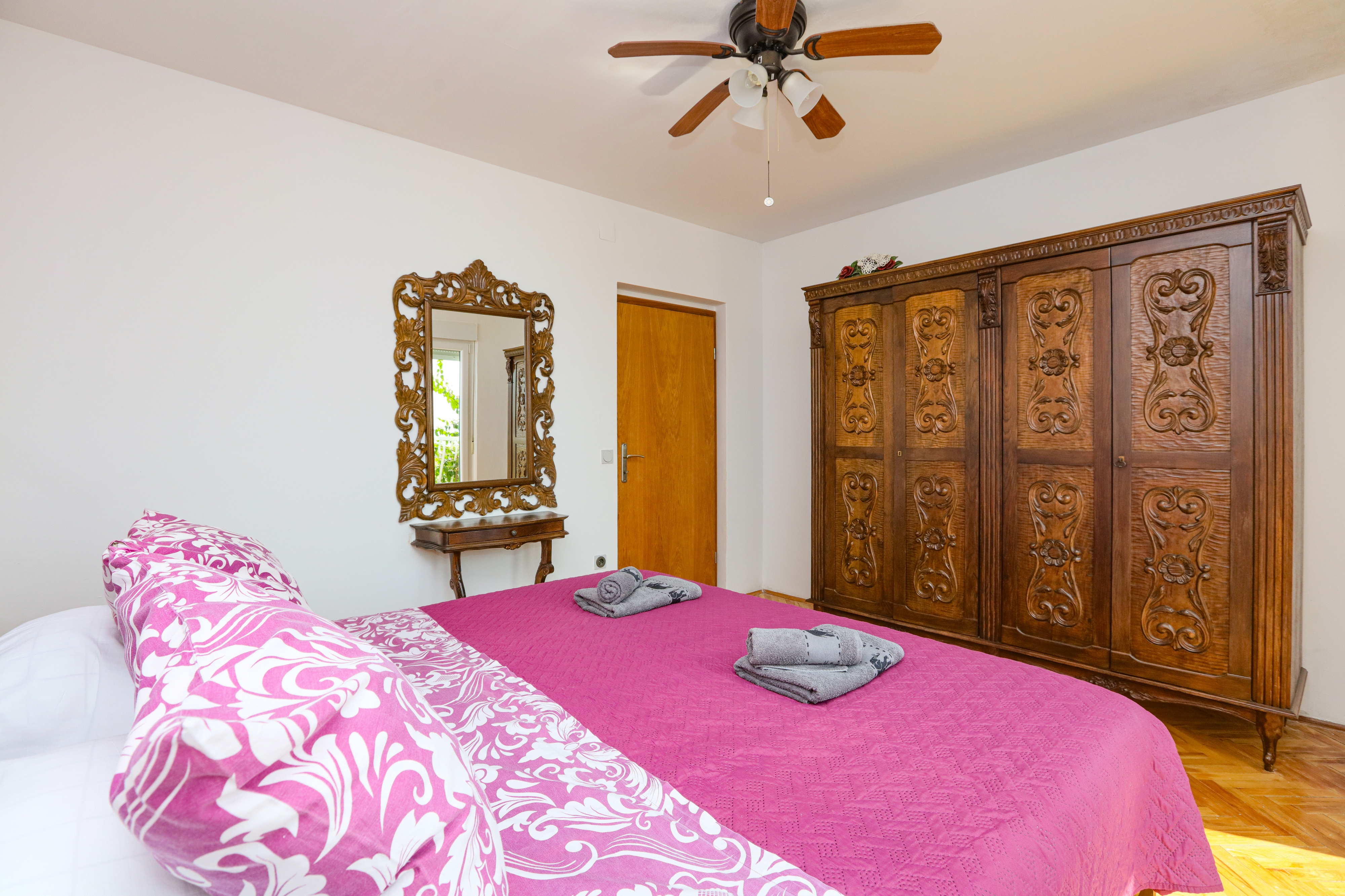 Comfortable and spacious house near beach Rogoznica  K