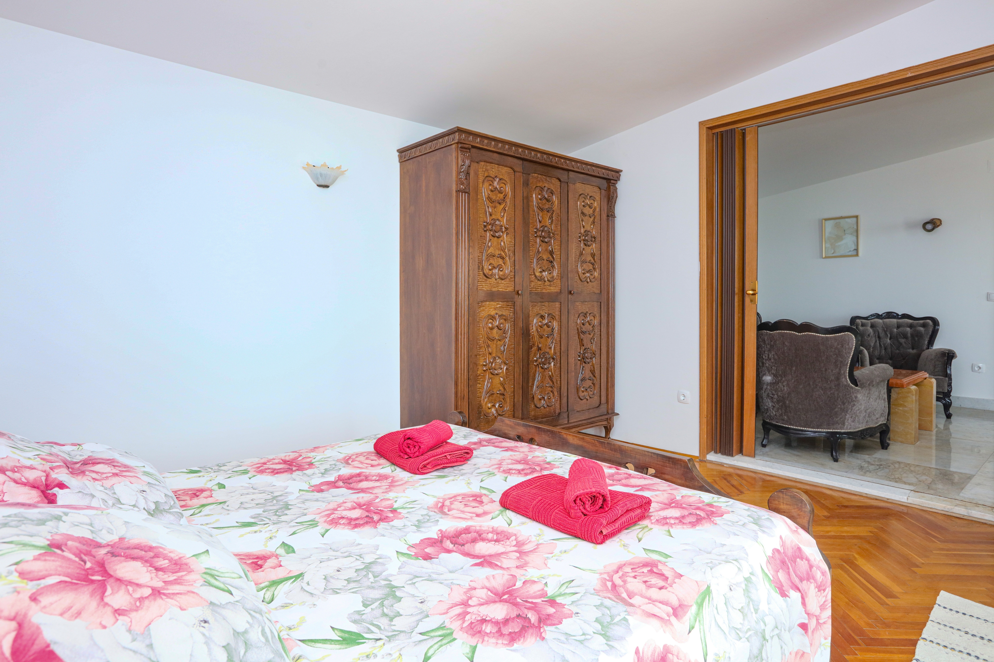 Comfortable and spacious house near beach Rogoznica  K