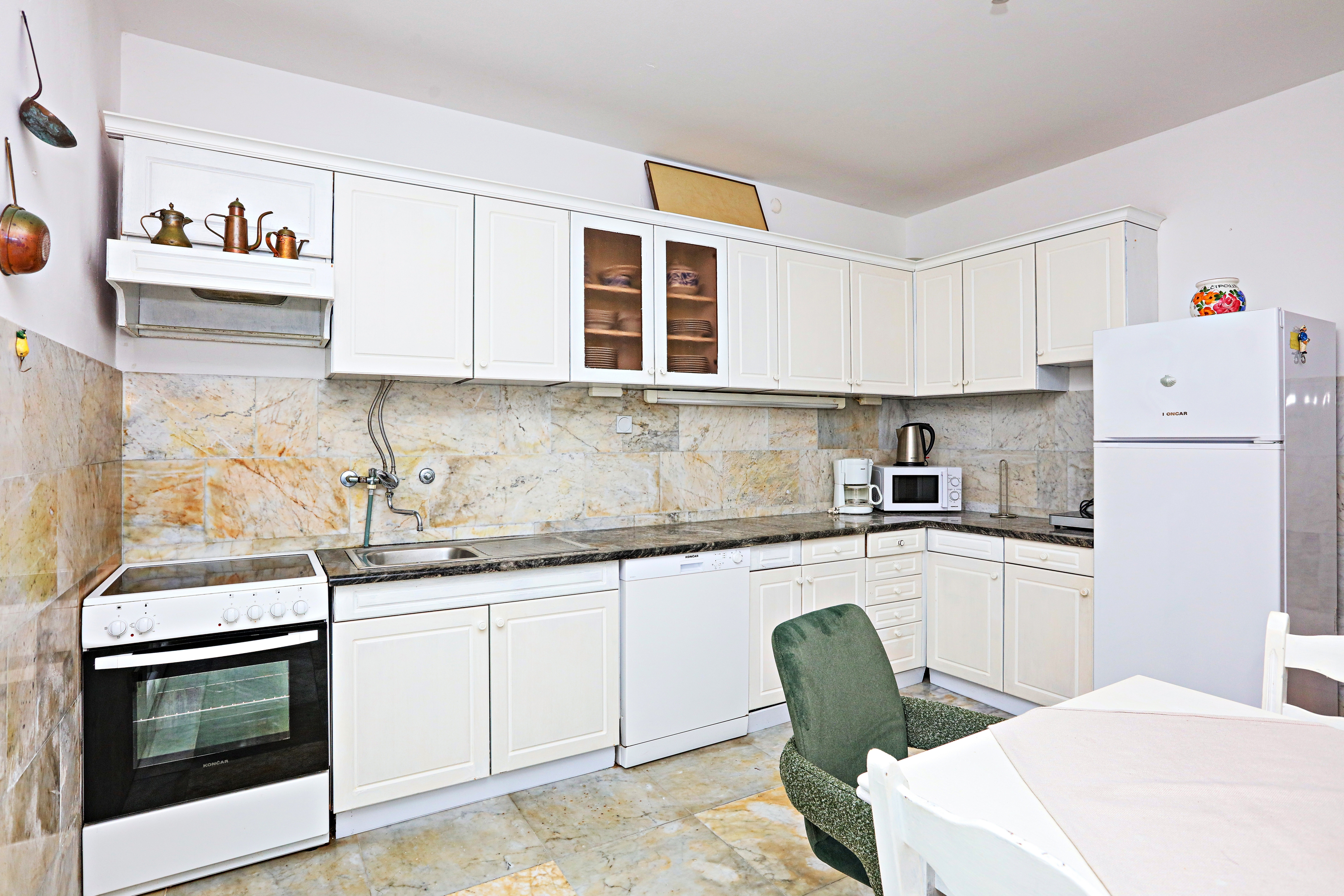 Comfortable and spacious house near beach Rogoznica  K