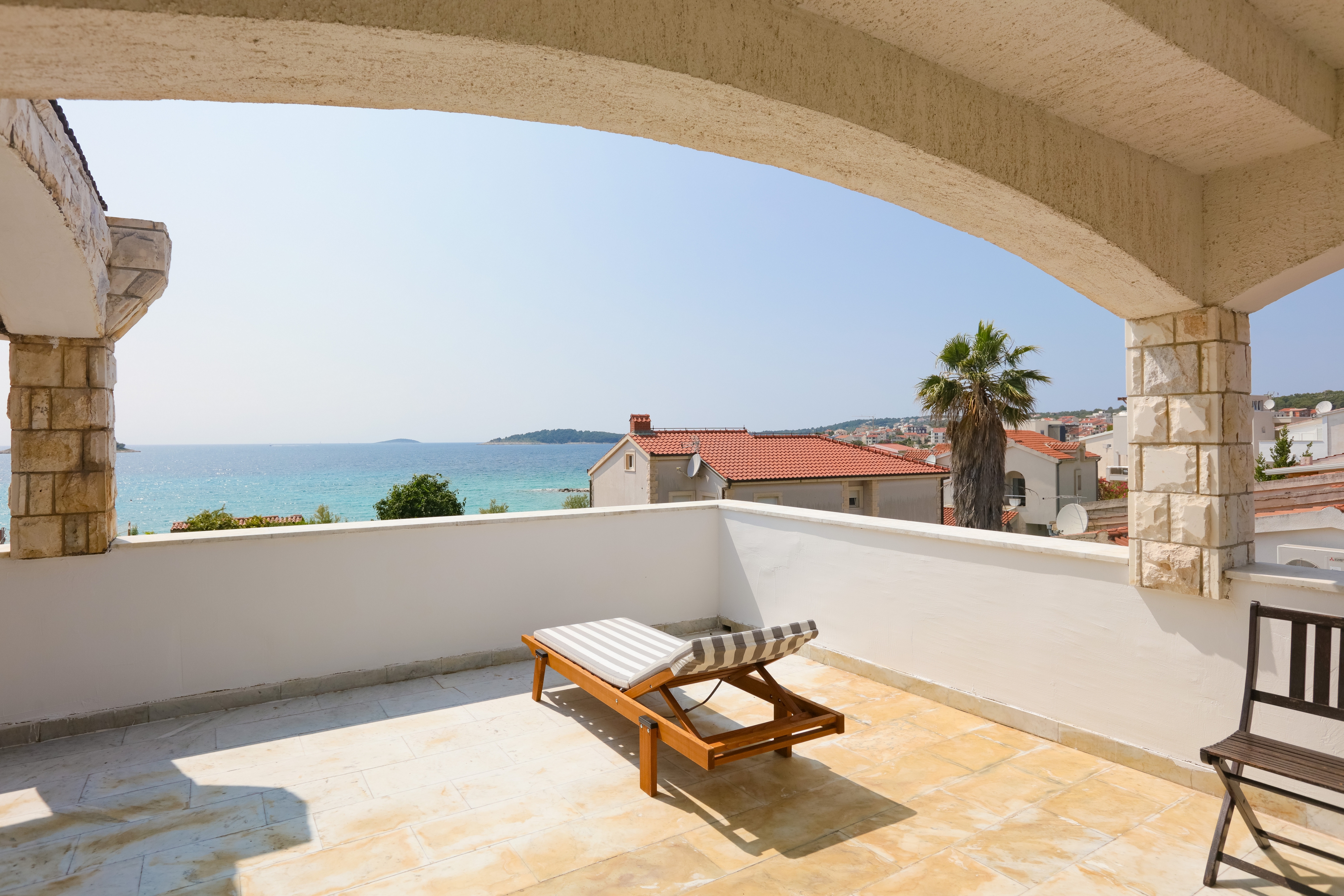 Comfortable and spacious house near beach Rogoznica  K