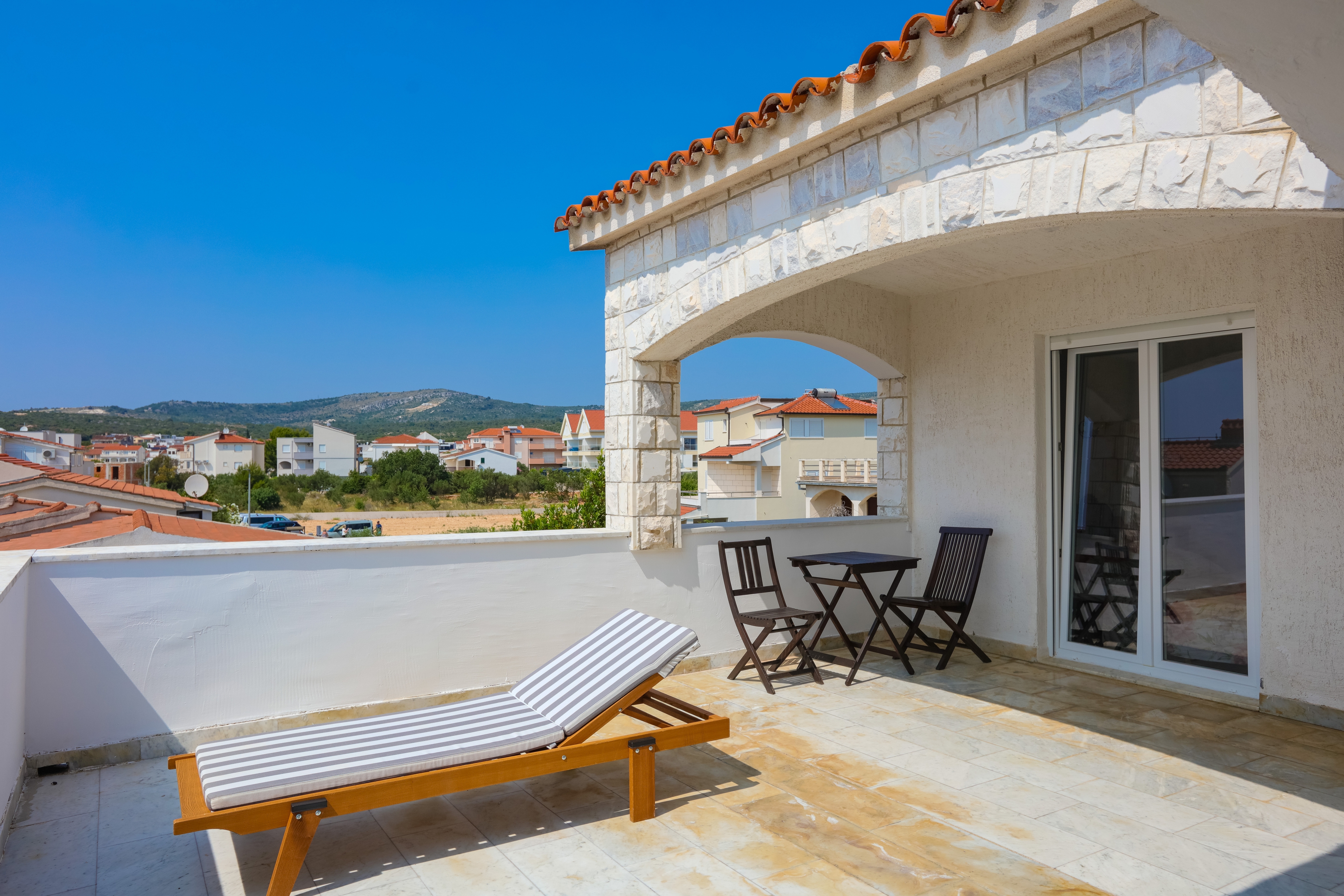 Comfortable and spacious house near beach Rogoznica  K