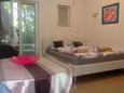 Spavaća soba Biograd na Moru, Spavaća soba u smještaju tipa studio-apartment, dostupna klima, kućni ljubimci dozvoljeni i WiFi.