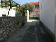Parkiralište Vodice, Vodice, Parkiralište 6238 - Apartmani sa šljunčanom plažom.