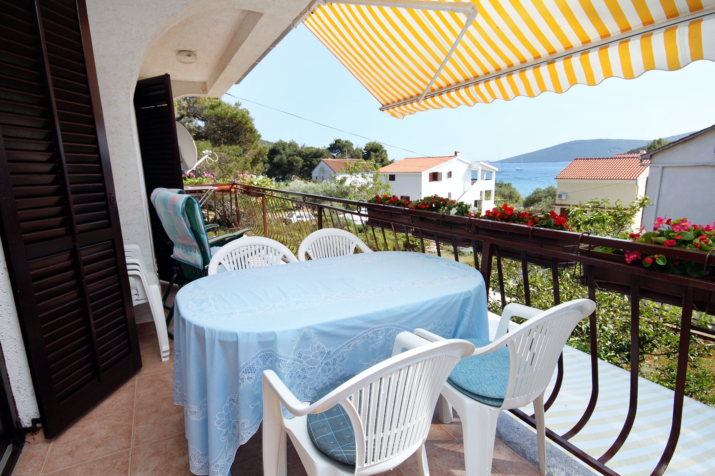 One bedroom apartment with terrace and sea view Brgulje (Molat) (A-6241-a) One bedroom apartment with terrace and sea view Brgulje (Molat) (A-6241-a)