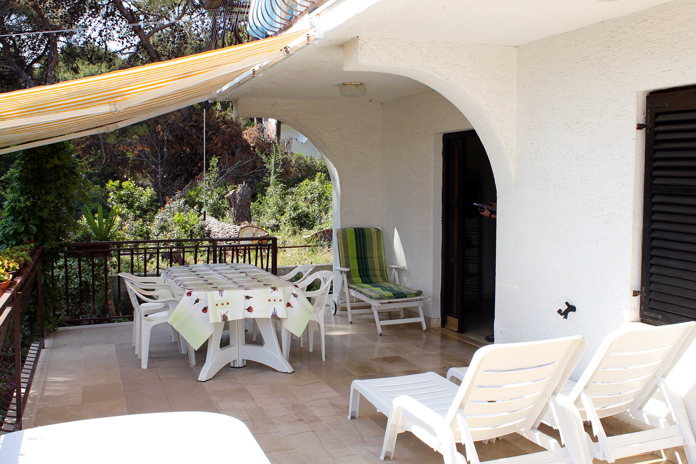 One bedroom apartment with terrace and sea view Brgulje, Molat (A-6241-b) One bedroom apartment with terrace and sea view Brgulje, Molat (A-6241-b)