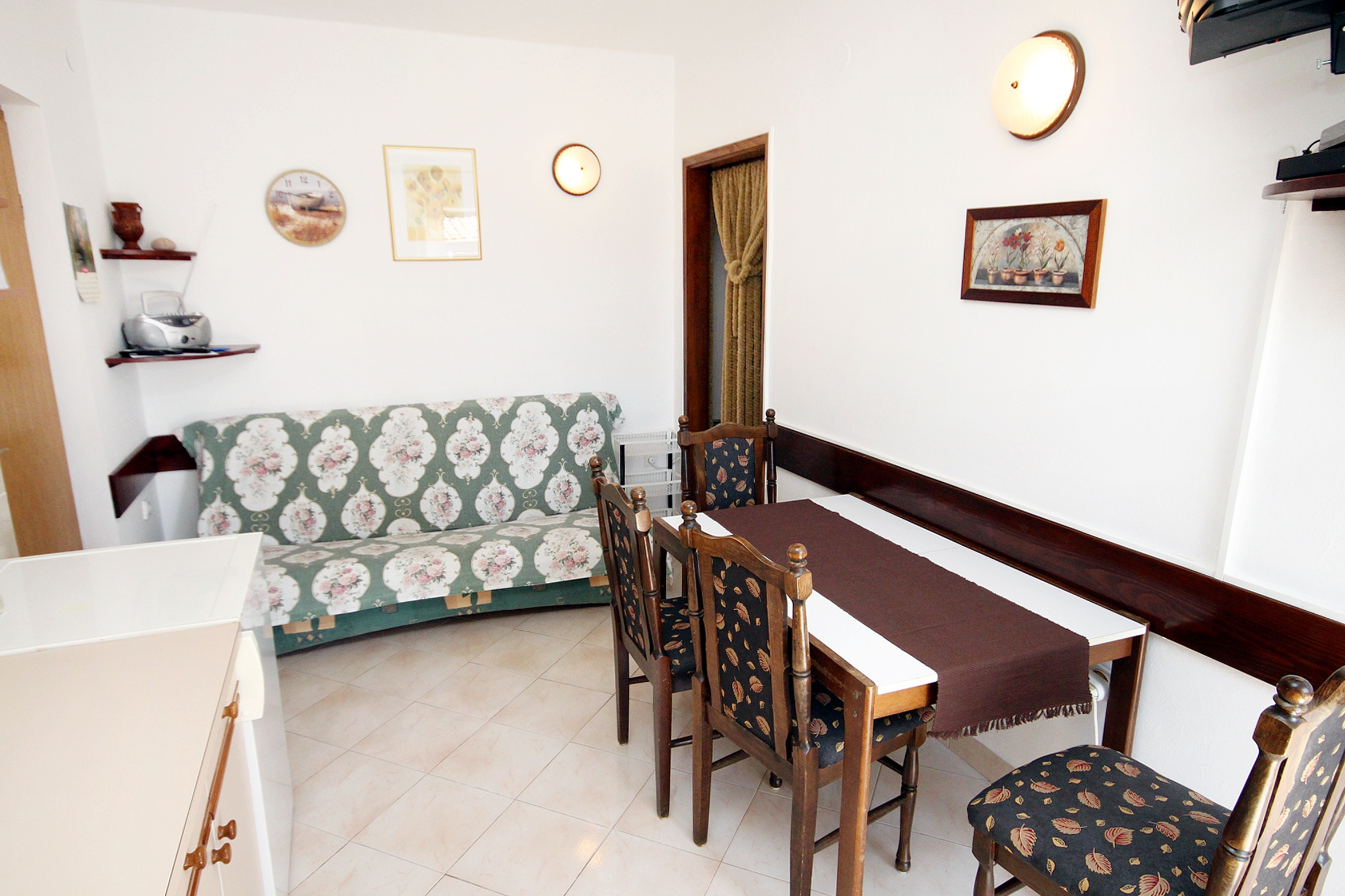 One bedroom apartment near beach Brgulje, Molat  A-a