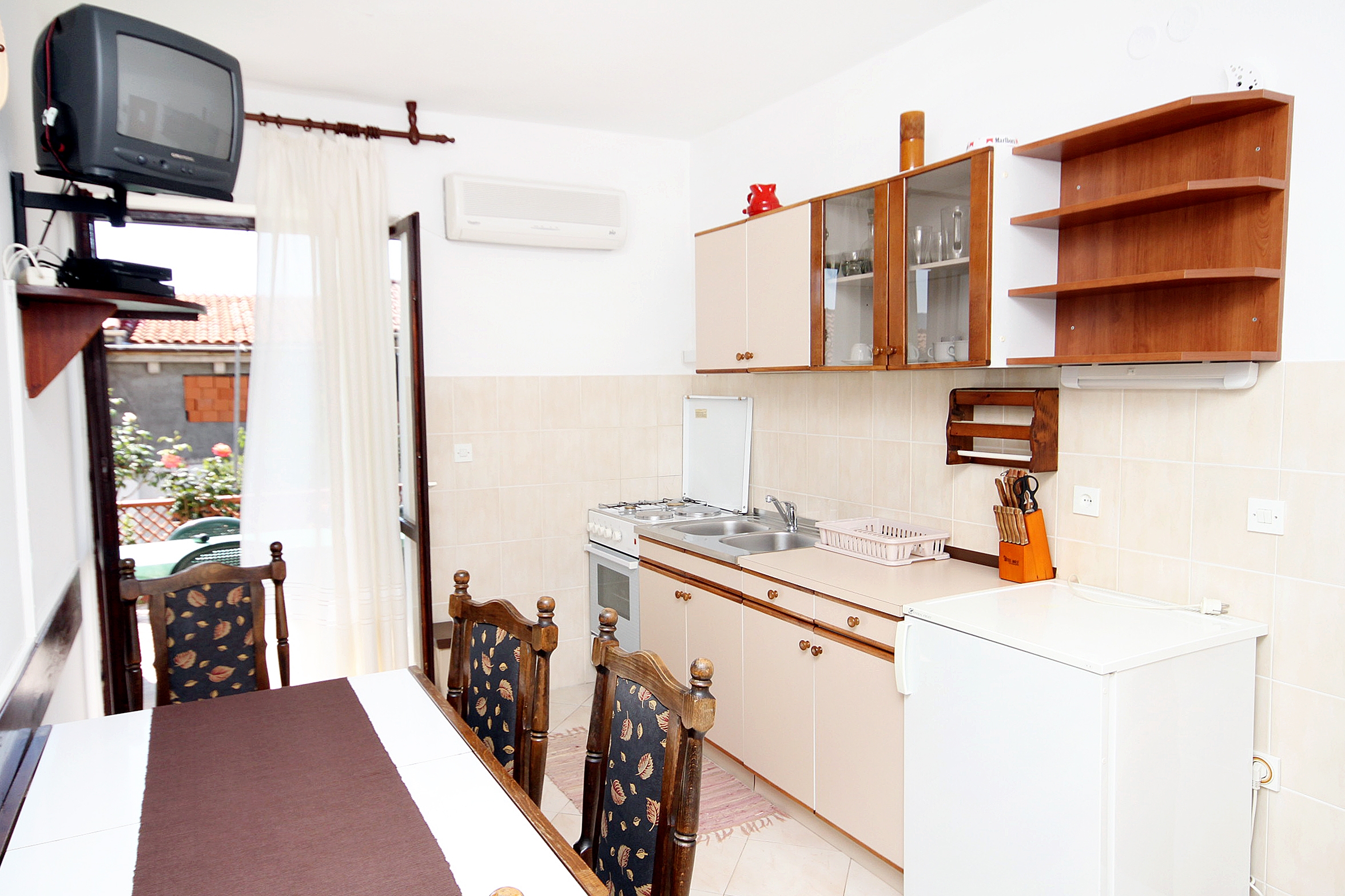 One bedroom apartment near beach Brgulje, Molat  A-a
